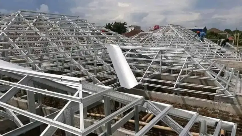 Jasa pasang atap baja ringan