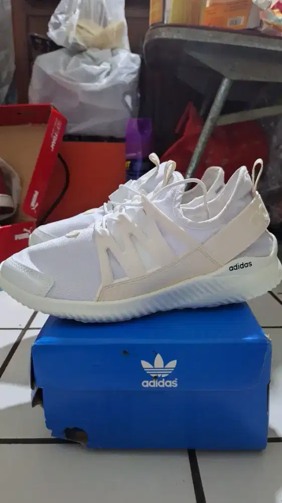 Sepatu Adidas size 44