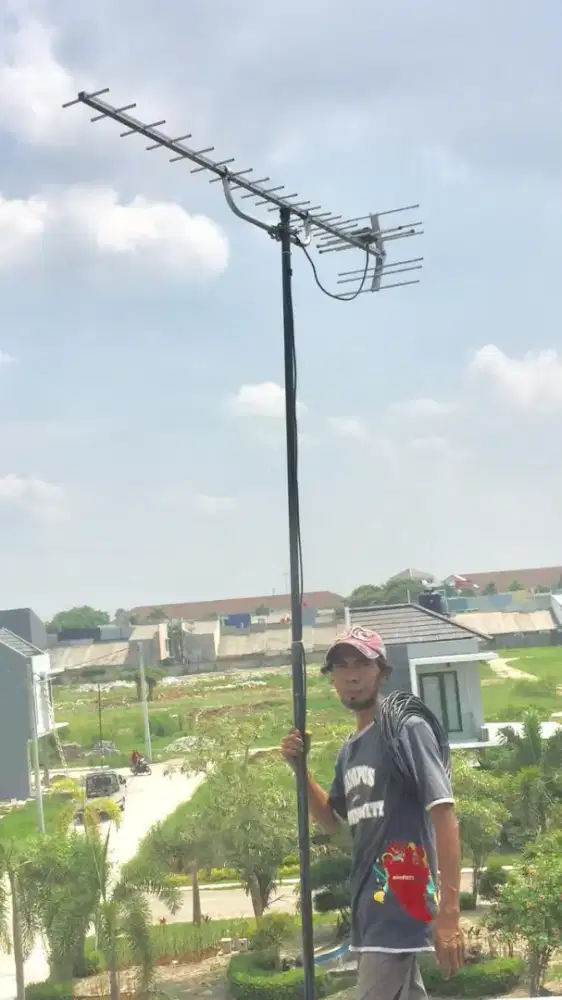 Pasang Antena TV Plus Tiang Besi