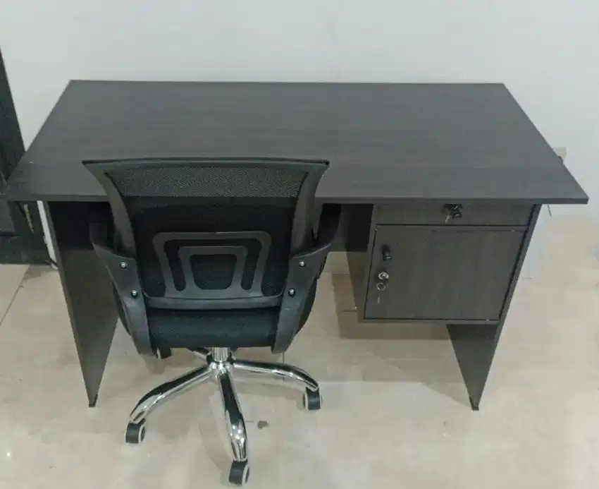 Peralatan Kantor Meja Kerja Set Kursi Kerja Staff