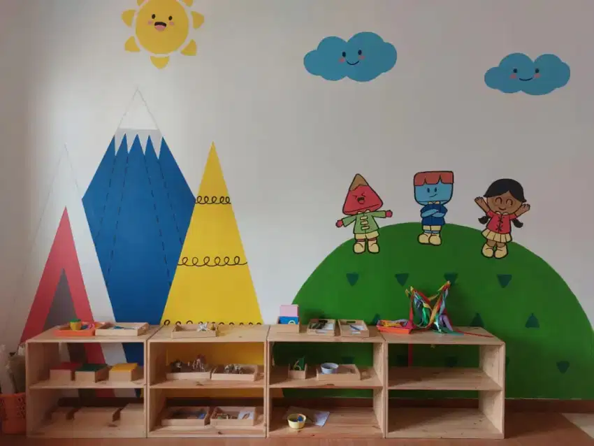 Rak penyimpanan montessori