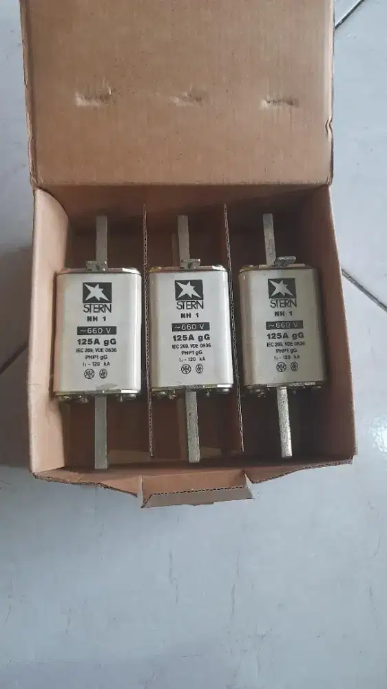 Ane maujual sikring batu 125 A 4 dus isi satu afa 3