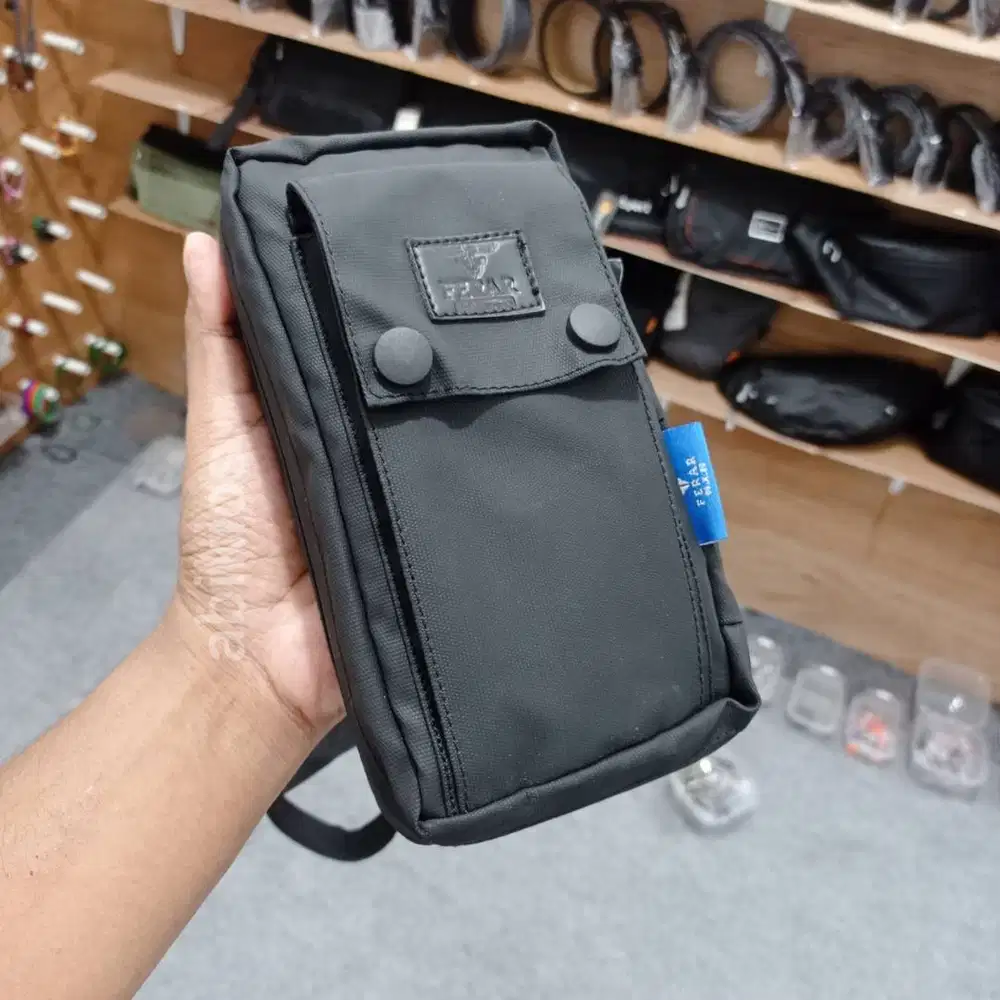 Tas smartphone water resist dan praktis ts11 pas buat aktivitas outdoo