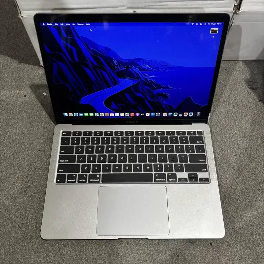 Macbook air M1 2020 coding rendering design ram 8gb SSD 256GB silver