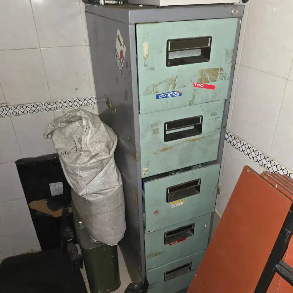 LEMARI ARSIP DOKUMENT