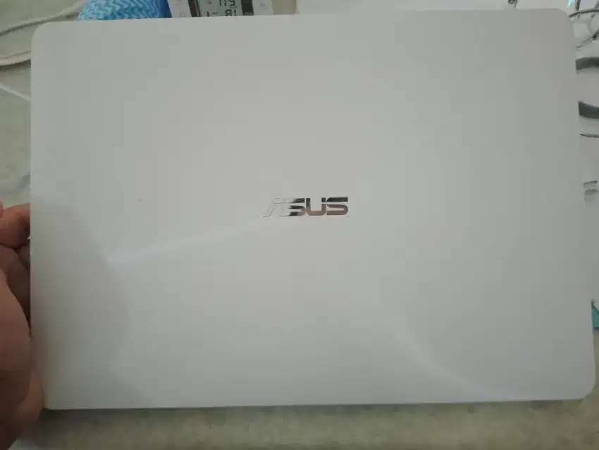 Dijual murah laptop asus warna putih core i3