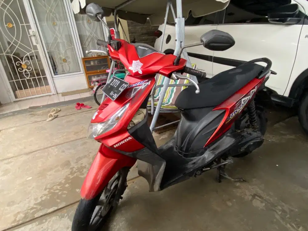 Honda Beat Karbu 2011 warna merah