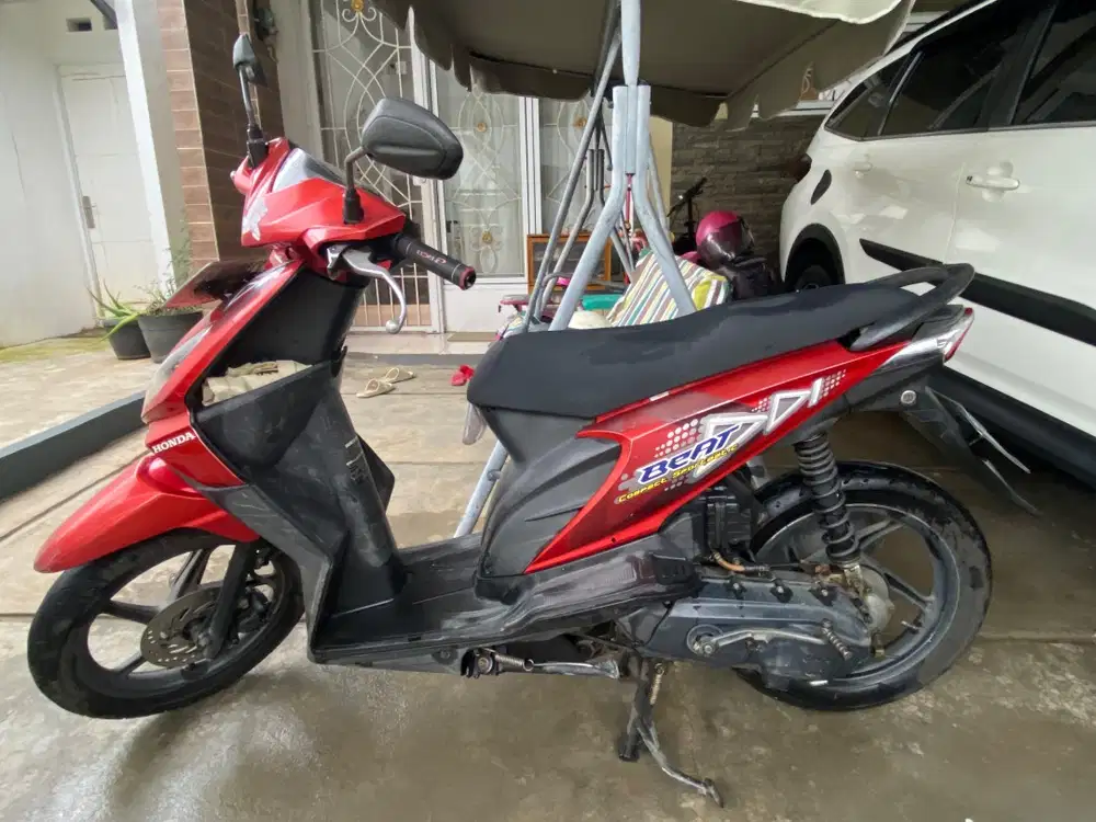 Honda Beat Karbu 2011 warna merah