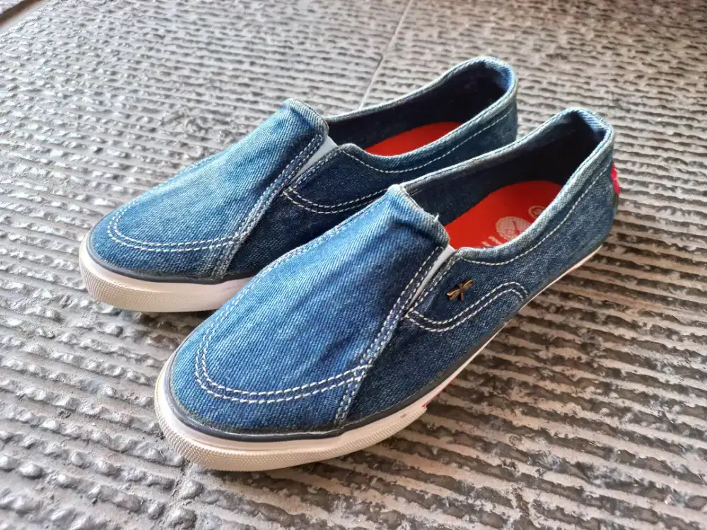 Sepatu Casual Triset Wanita