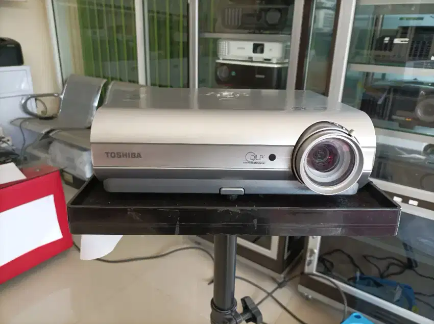 LCD PROYEKTOR TOSHIBA TPD-SC35 SECOND