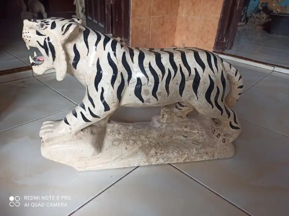 Patung harimau batu marmer