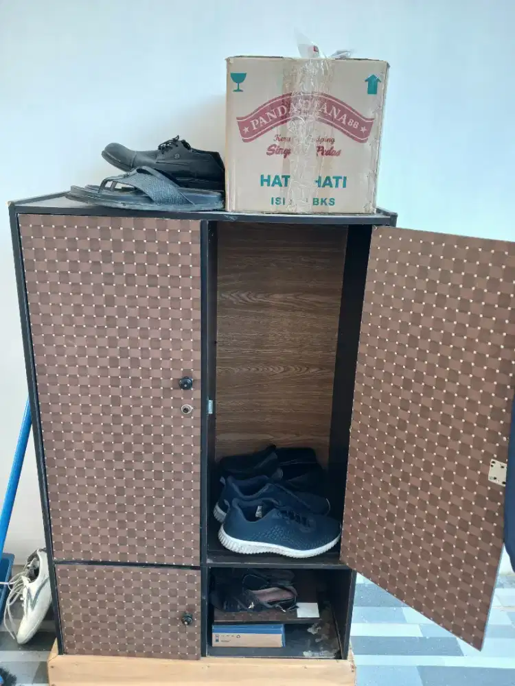 Lemari anak kos