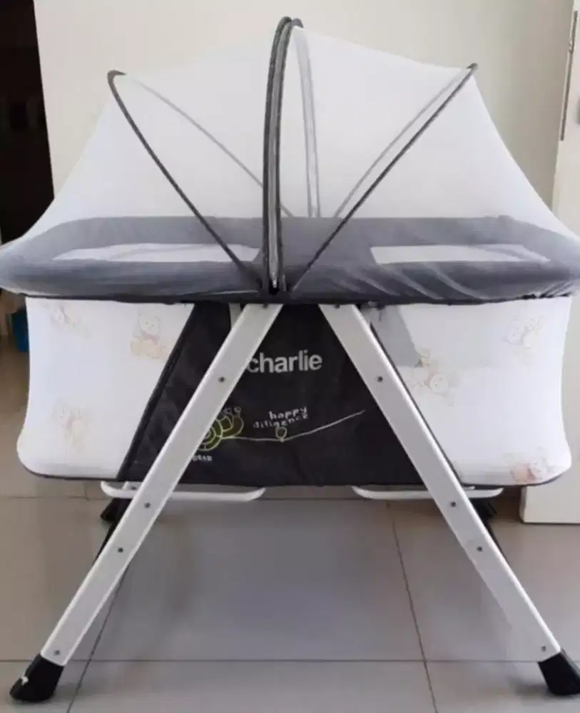 Ranjang bayi lipat praktis