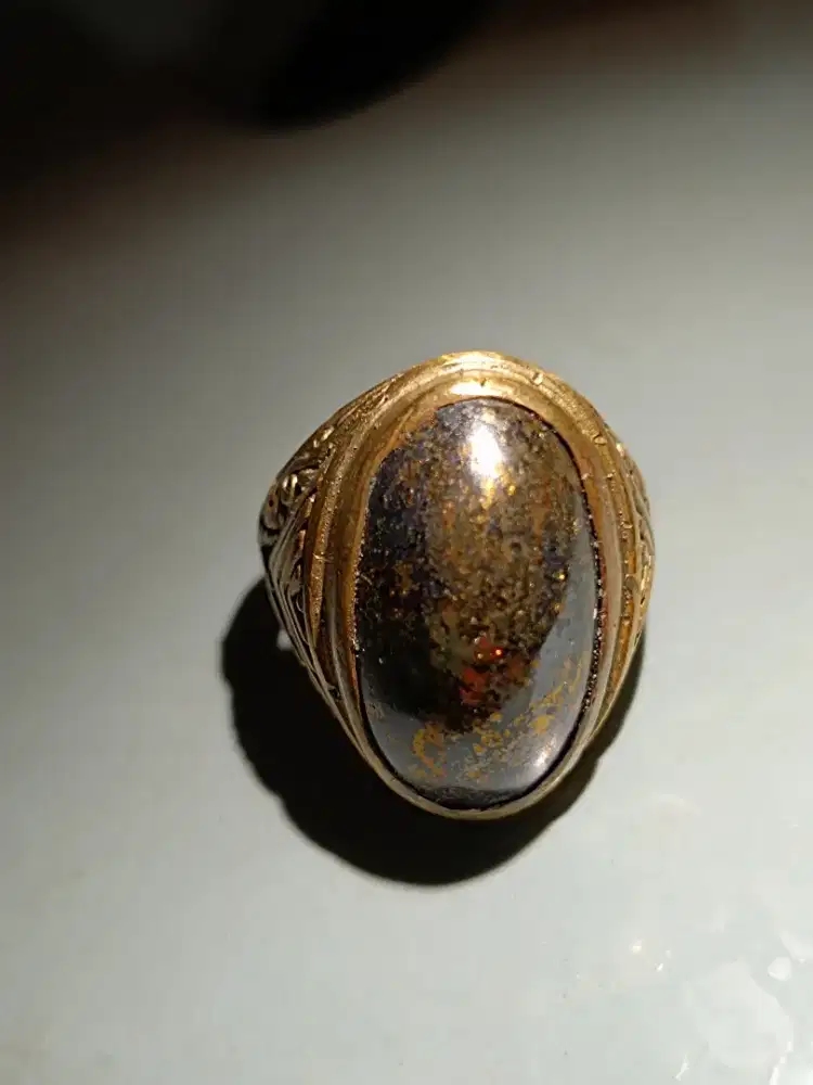 Cincin batu badar emas