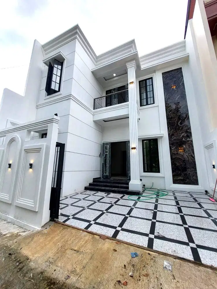 Rumah Baru Desain Klasik dekat Jalan Kaliurang
