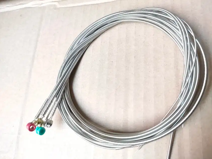 Senar basis 4 string fender warna