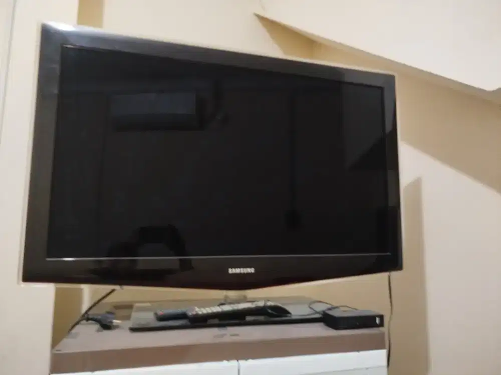 Samsung LED TV 40 inch Tipe LA40B650