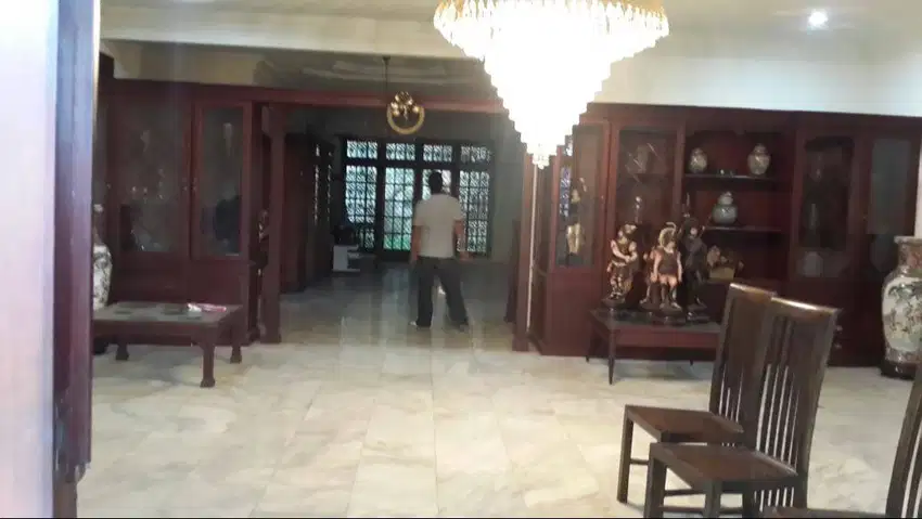 DIJUAL RUMAH 2 LANTAI DI JL LAYUR RAWA MANGUN JAKARTA TIMUR SERTIFIKAT