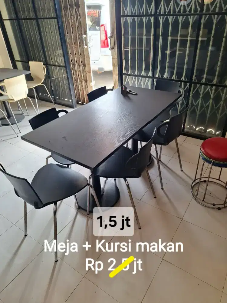 1 Meja Kotak + 4 Kursi makan Informa