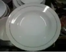 Piring Makan Prasmanan Keramik Polos Lis Emas Kembang Mahkota