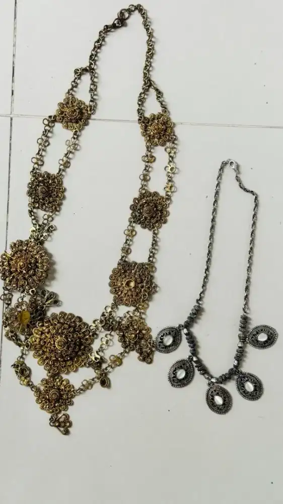 Kalung antik mewah