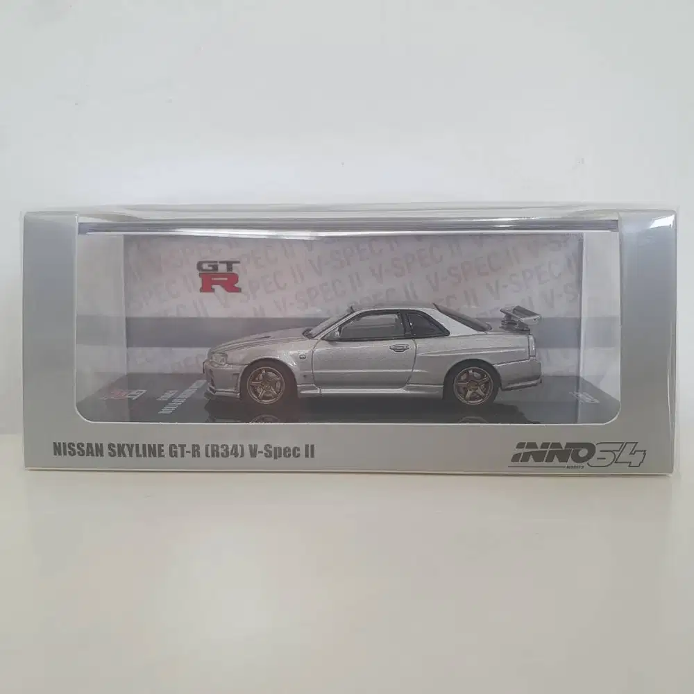 Inno64 Nissan Skyline GT-R R34 1/64 (V-Spec II, VSpec V SPec 2 Silver)