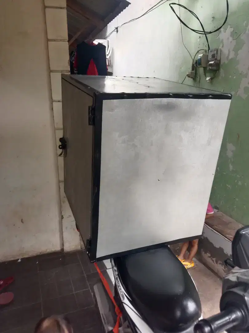 KOTAK UNTUK DI MOTOR  (untuk jualan di motor) o8_21_2_4_6_1_1_3_8_6