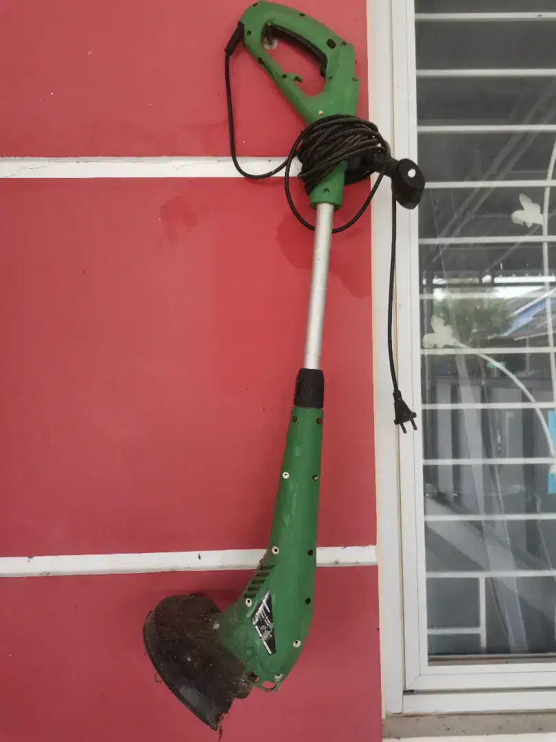 Mesin pemotong rumput krisbow