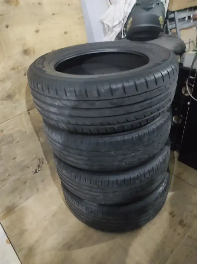 dijual 4 bh ban 215/65/R 17