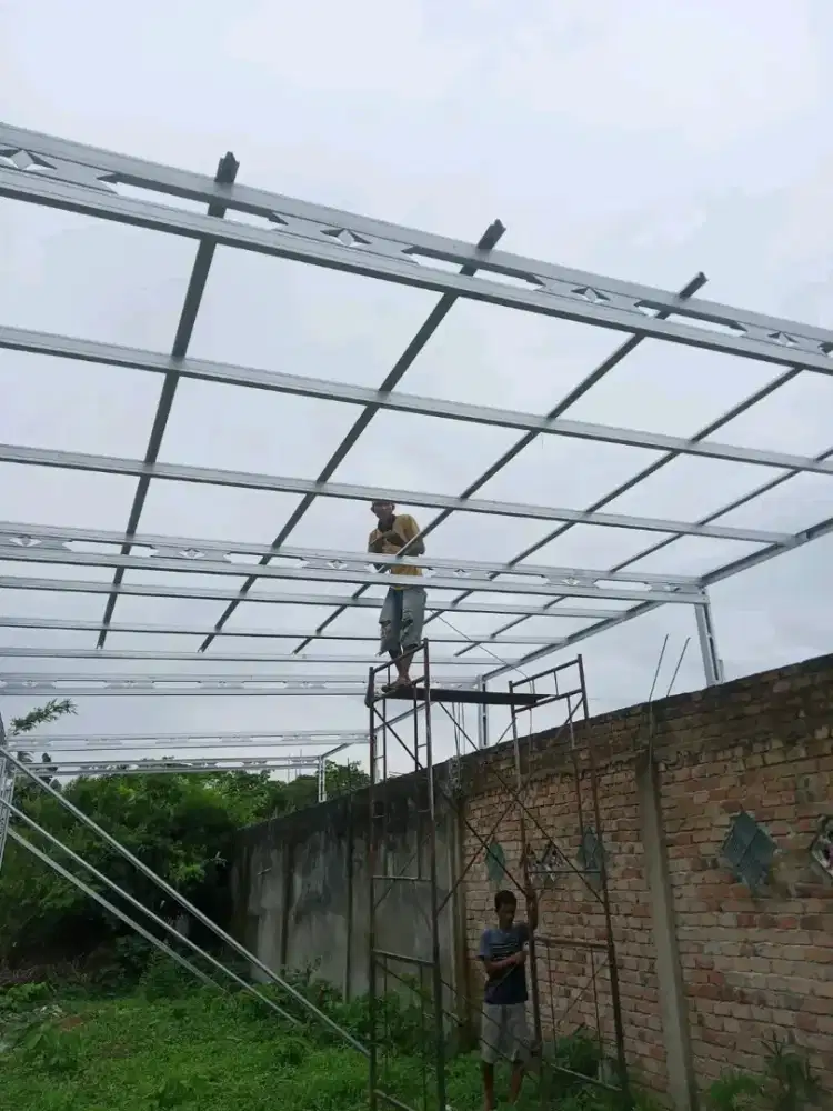 Pasang atap baja ringan