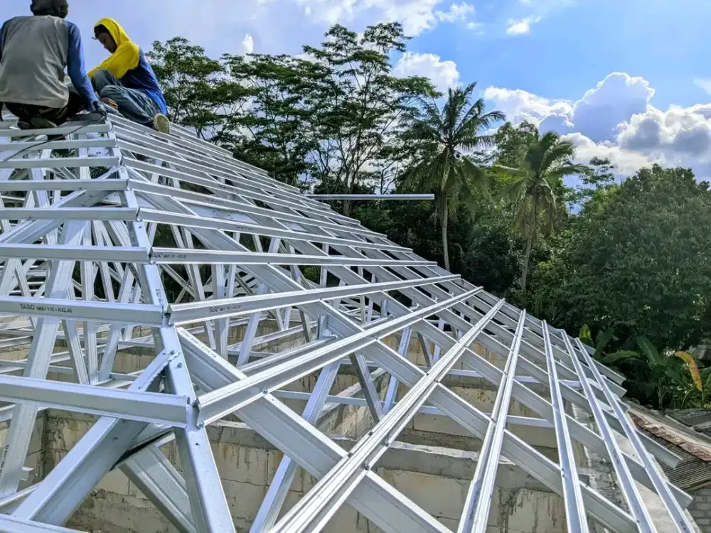 Jasa pasang rangka atap baja ringan