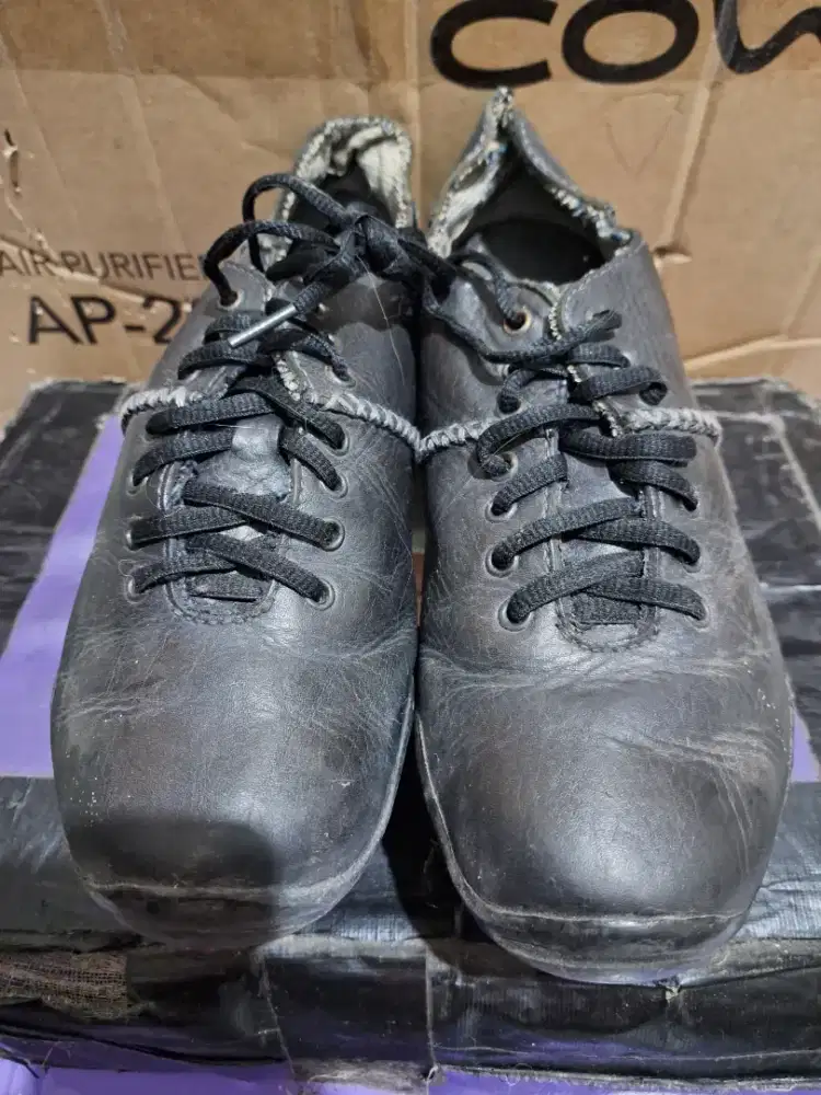 Sepatu kulit Columbia