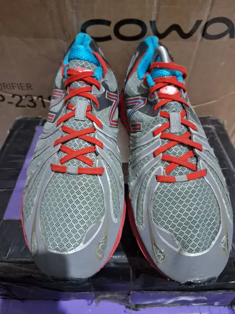 Sepatu running nb