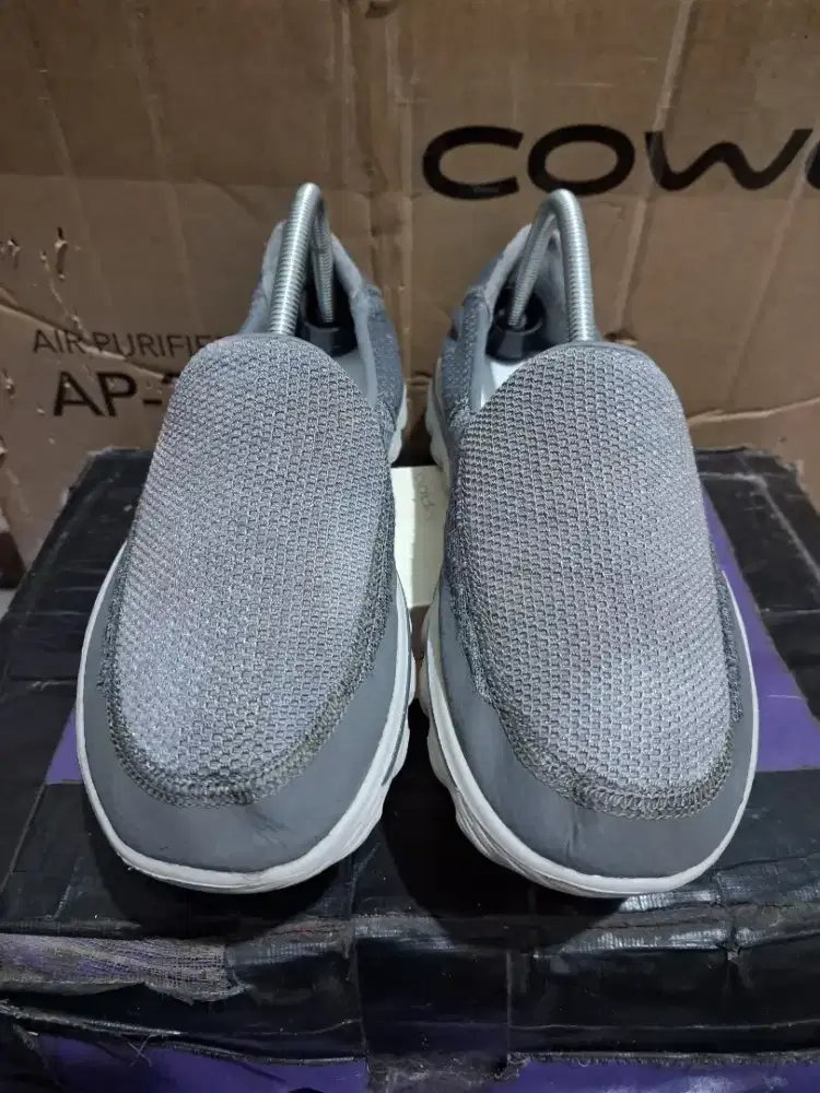 Sepatu slip-on Skechers