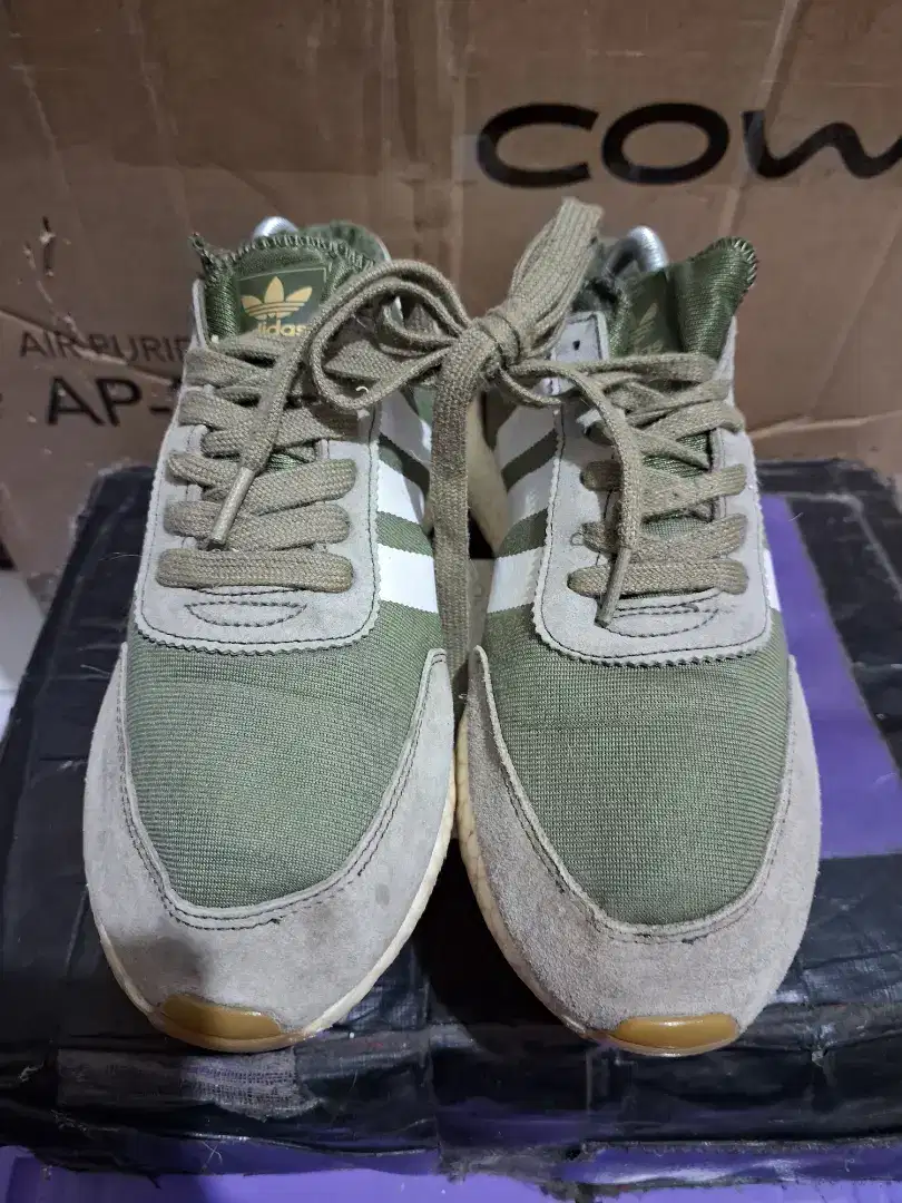 Sepatu running adidas