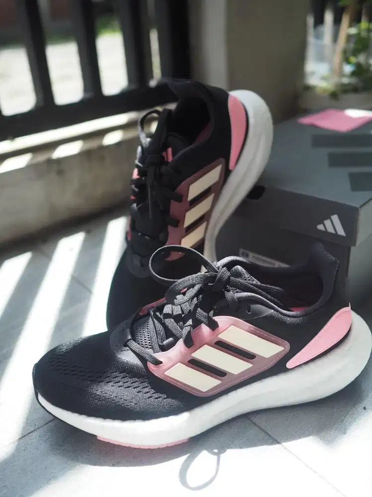 Sepatu Adidas Pureboost 22 Running