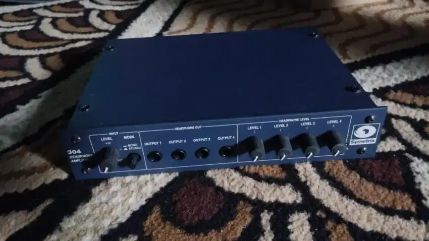 Headphone amplifier / powerplay symetrix
