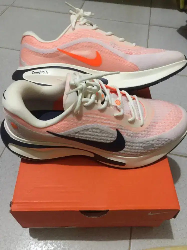Sepatu merk nike original masih baru ada minus