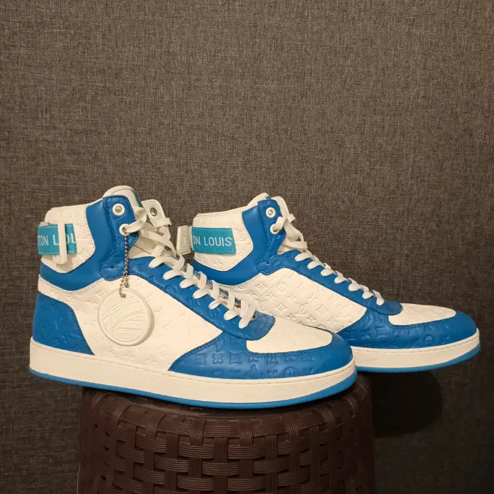 Sepatu Louis Vuitton Rivoli High Full Embose