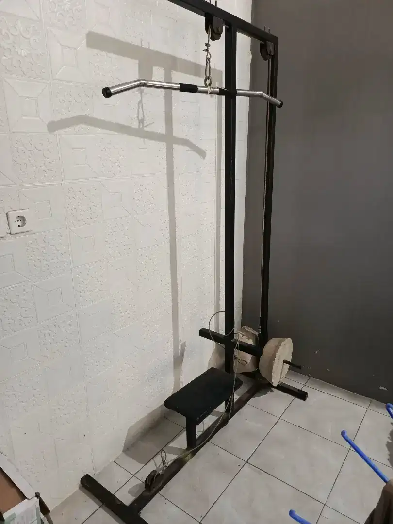 Alat gym bench press n pull down machine