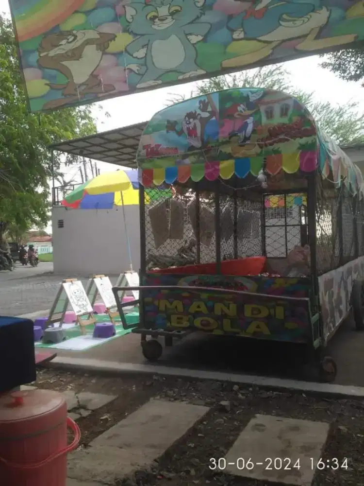 Wahana mainan mandi Bola