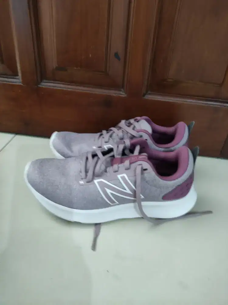 Sepatu NB Wanita Original Like New