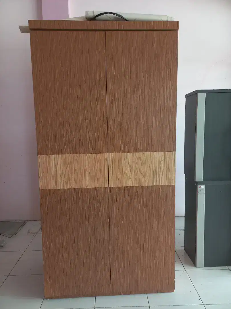 Dijual lemari 2 pintu bahan hpl