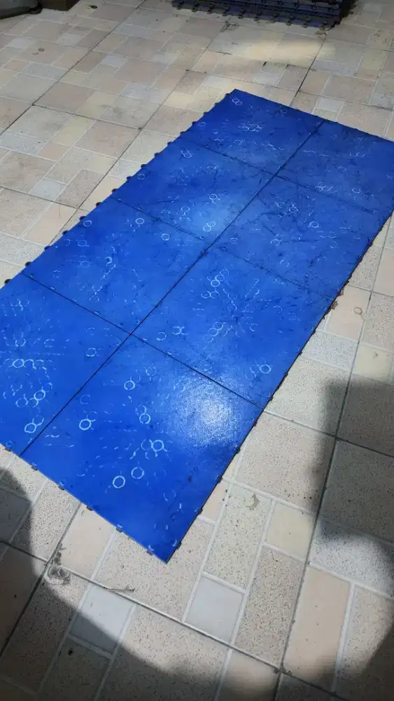 Interlock futsal bekas warna biru dan kuning ready 380 m²