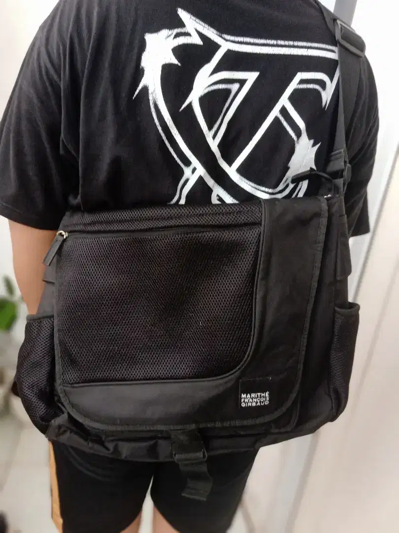 Tas Selempang Laptop
