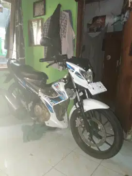 Satria Fu 150 putih abu abu