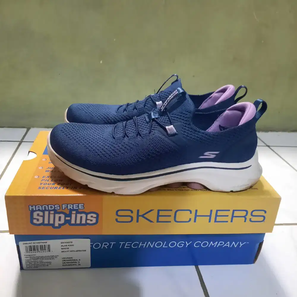 SEPATU WANITA SKECHERS