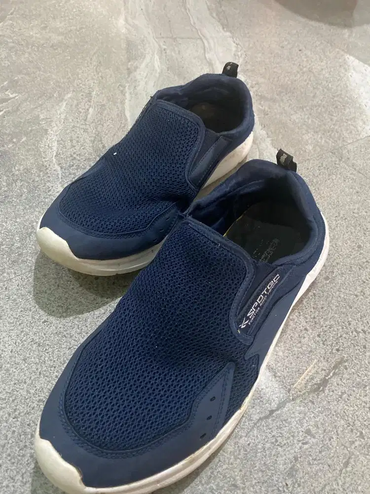 Sepatu jalan spotec biru mulus