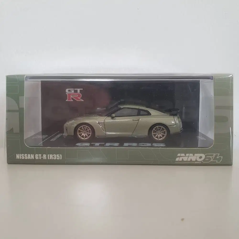 Inno64 Nissan Skyline GT-R R35 1/64 (Millenium Jade, Hijau Muda, R-35)