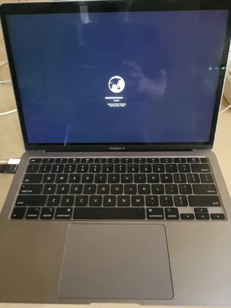 Macbook air 2020 core i3 8/256gb mulus tapi minus